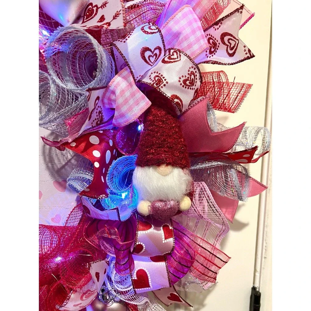 XL Handmade Valentine’s Gnome Hearts Ribbon Prelit Wreath 26 ins LED